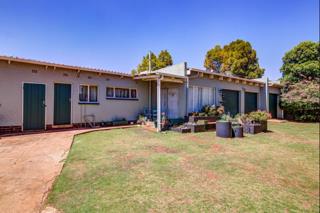 To Let 4 Bedroom Property for Rent in Rhodesfield Gauteng