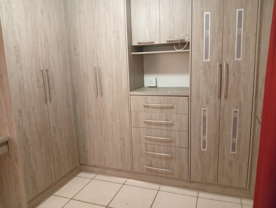 To Let 3 Bedroom Property for Rent in Mahube Valley Gauteng
