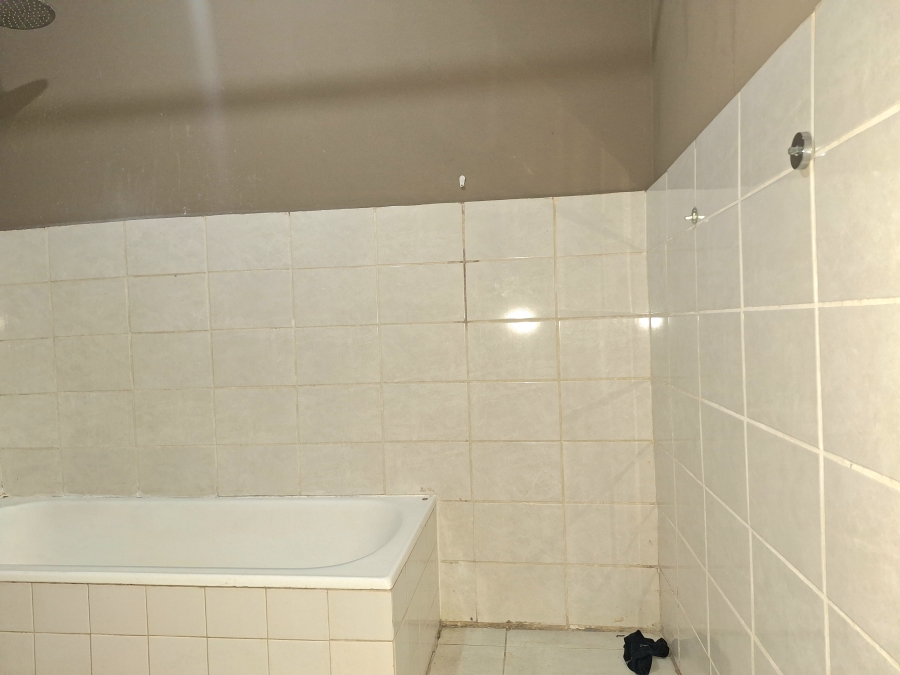1 Bedroom Property for Sale in Windsor East Gauteng