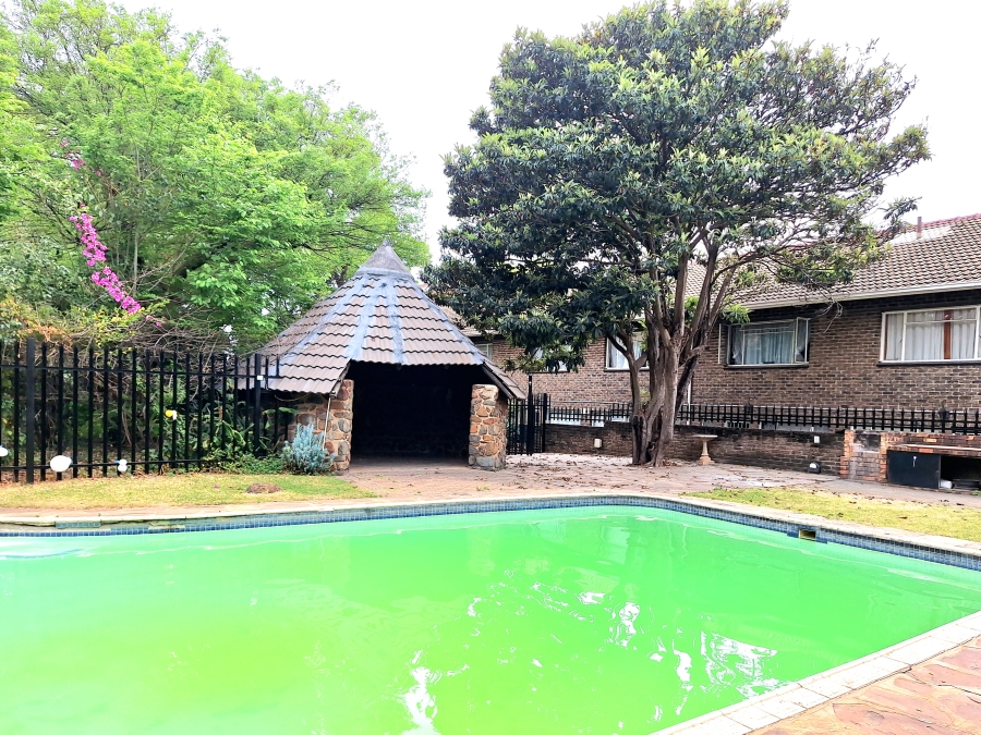 1 Bedroom Property for Sale in Windsor East Gauteng