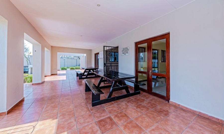 To Let 2 Bedroom Property for Rent in Paulshof Gauteng