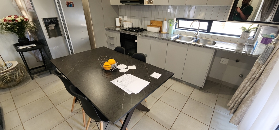 3 Bedroom Property for Sale in Albertsdal Gauteng