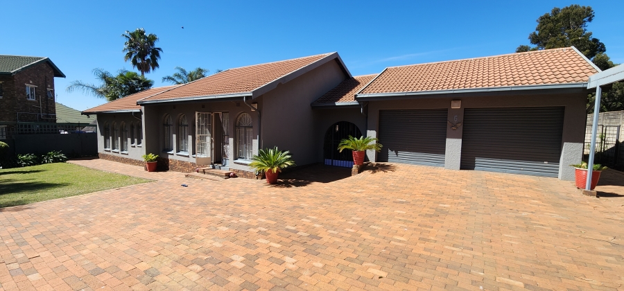4 Bedroom Property for Sale in Glenvista Gauteng