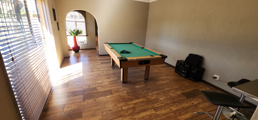 4 Bedroom Property for Sale in Glenvista Gauteng