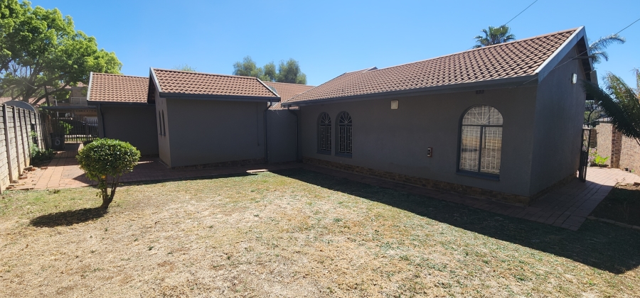 4 Bedroom Property for Sale in Glenvista Gauteng