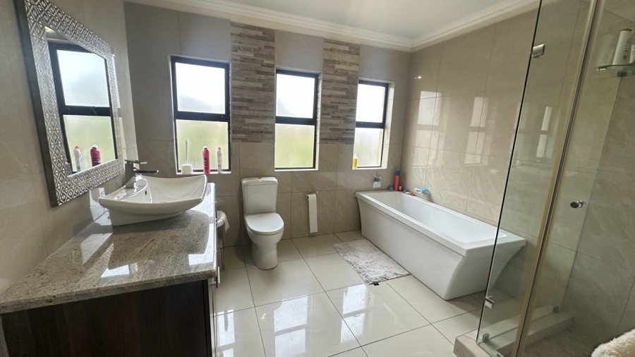 4 Bedroom Property for Sale in Blue Valley Golf Estate Gauteng