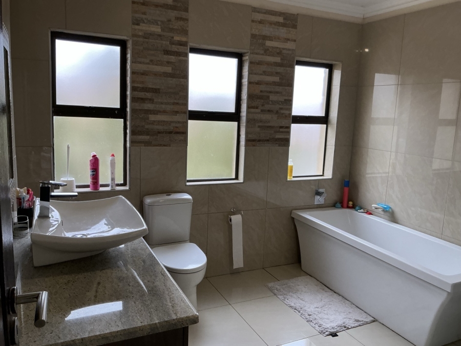4 Bedroom Property for Sale in Blue Valley Golf Estate Gauteng
