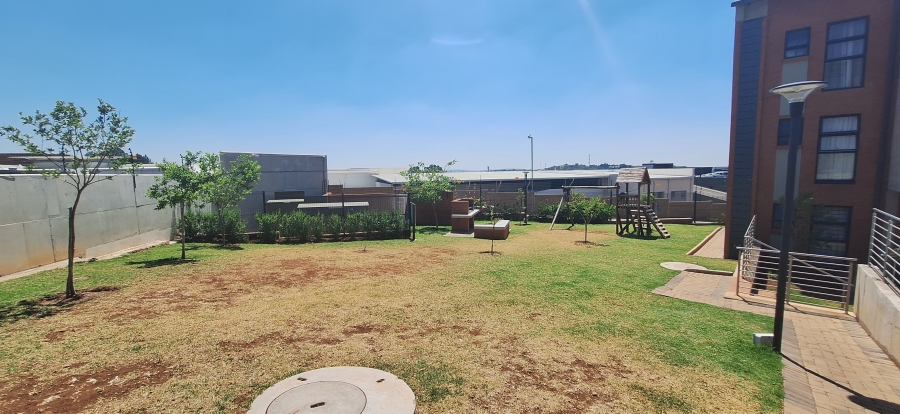 To Let 2 Bedroom Property for Rent in Equestria Gauteng