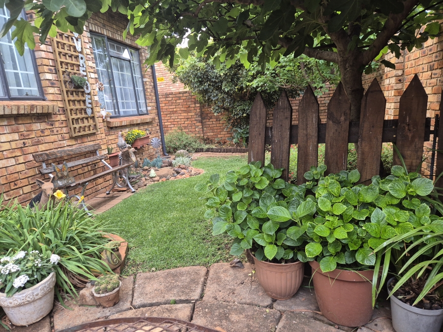 2 Bedroom Property for Sale in Hennopspark Gauteng