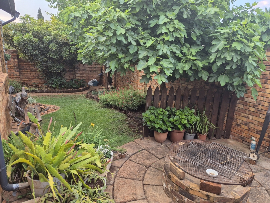 2 Bedroom Property for Sale in Hennopspark Gauteng