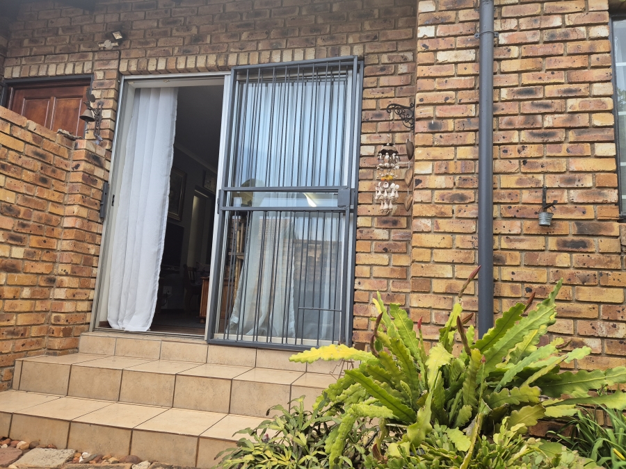 2 Bedroom Property for Sale in Hennopspark Gauteng