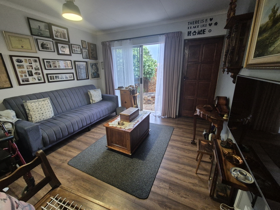 2 Bedroom Property for Sale in Hennopspark Gauteng