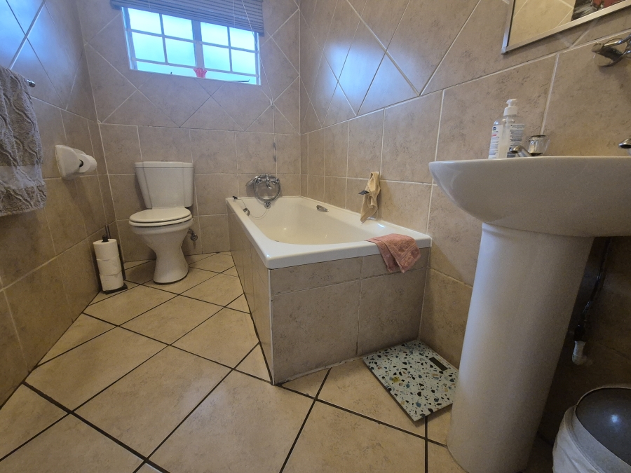 2 Bedroom Property for Sale in Hennopspark Gauteng
