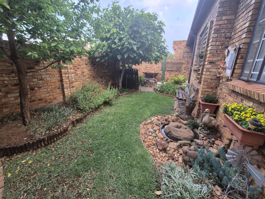 2 Bedroom Property for Sale in Hennopspark Gauteng