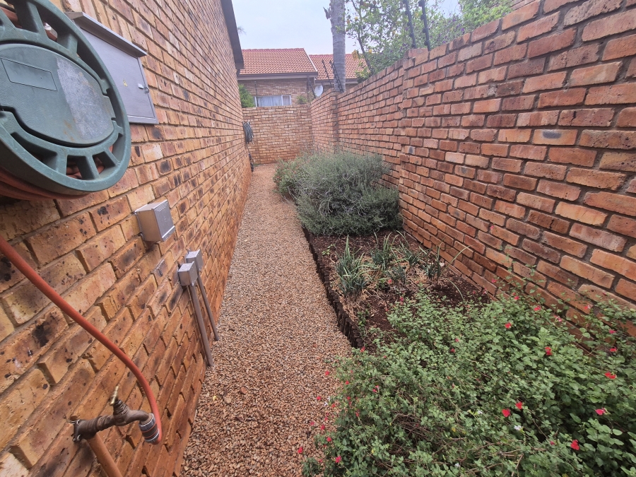 2 Bedroom Property for Sale in Hennopspark Gauteng