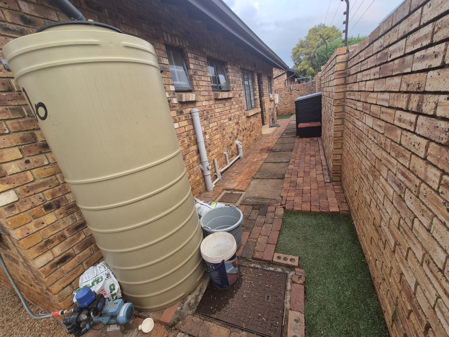 2 Bedroom Property for Sale in Hennopspark Gauteng