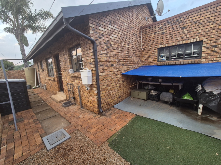 2 Bedroom Property for Sale in Hennopspark Gauteng