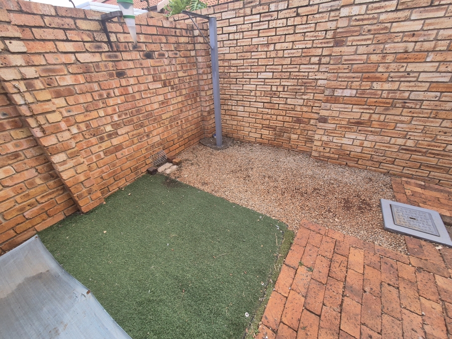 2 Bedroom Property for Sale in Hennopspark Gauteng