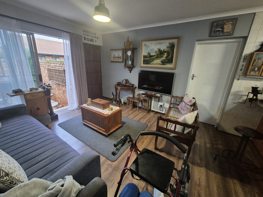 2 Bedroom Property for Sale in Hennopspark Gauteng