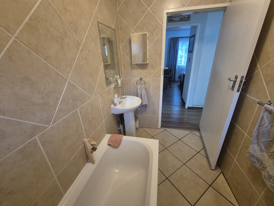 2 Bedroom Property for Sale in Hennopspark Gauteng