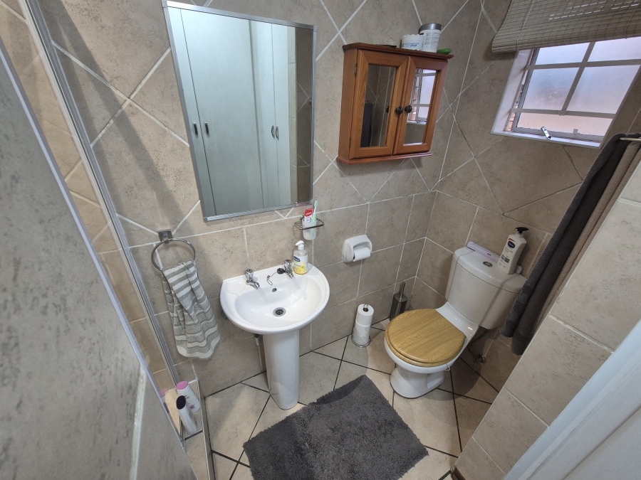 2 Bedroom Property for Sale in Hennopspark Gauteng