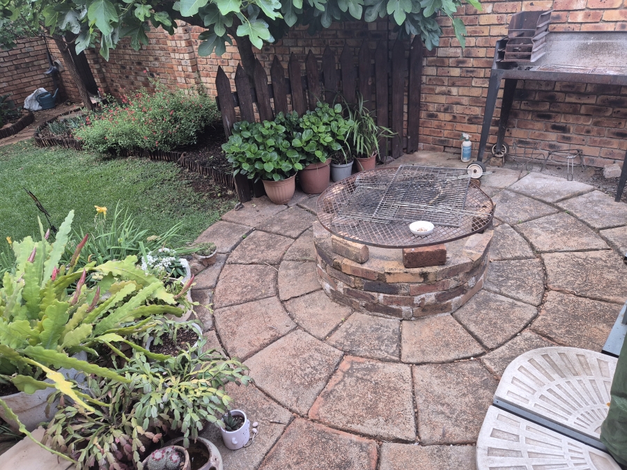 2 Bedroom Property for Sale in Hennopspark Gauteng