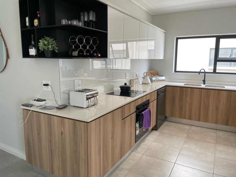 To Let 3 Bedroom Property for Rent in Waterfall Gauteng