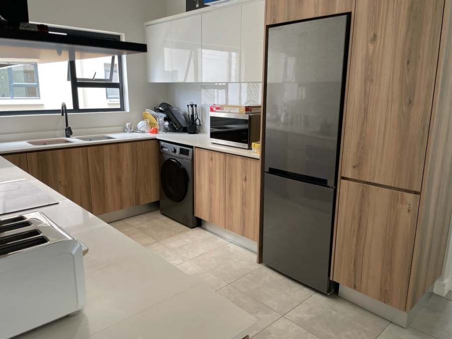 To Let 3 Bedroom Property for Rent in Waterfall Gauteng