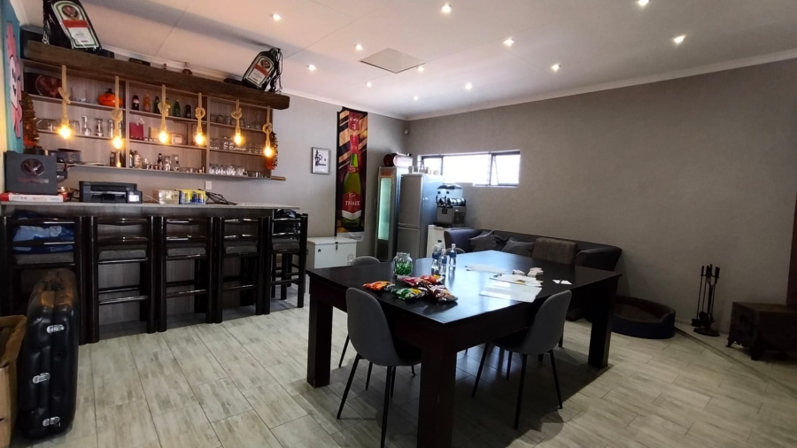 6 Bedroom Property for Sale in Discovery Gauteng