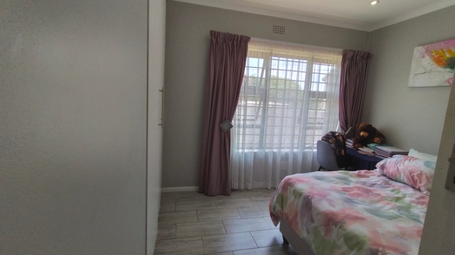 6 Bedroom Property for Sale in Discovery Gauteng