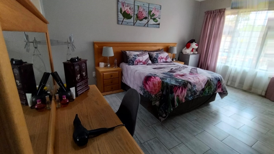 6 Bedroom Property for Sale in Discovery Gauteng