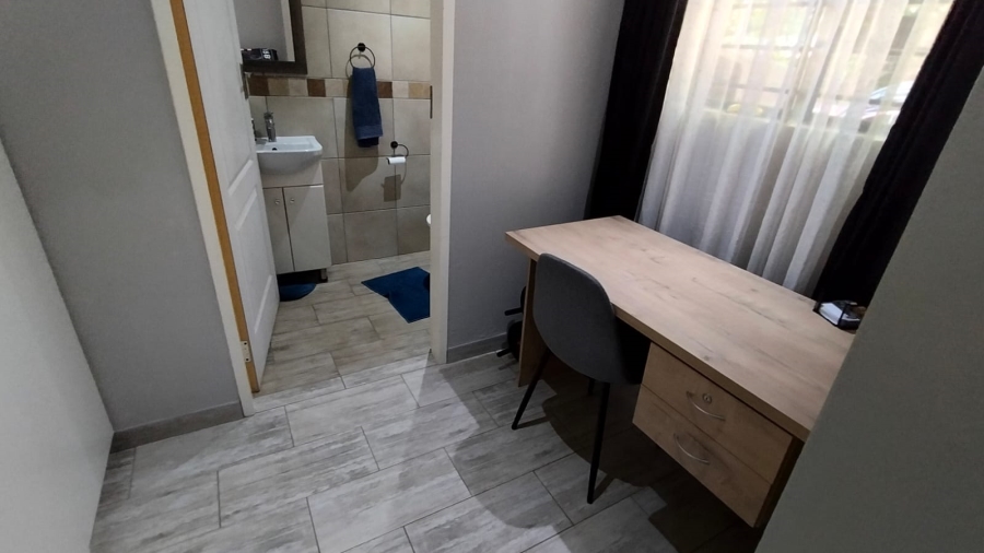6 Bedroom Property for Sale in Discovery Gauteng