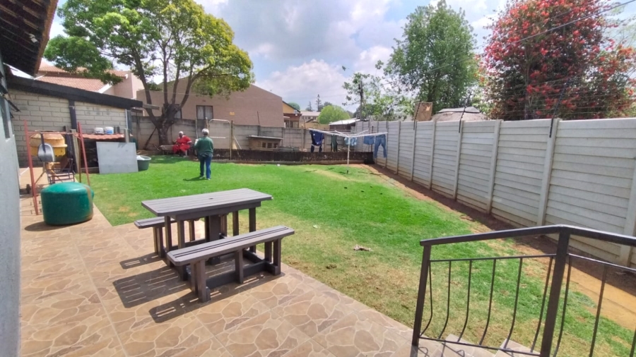 6 Bedroom Property for Sale in Discovery Gauteng