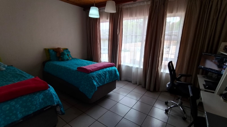 3 Bedroom Property for Sale in Kloofendal Gauteng