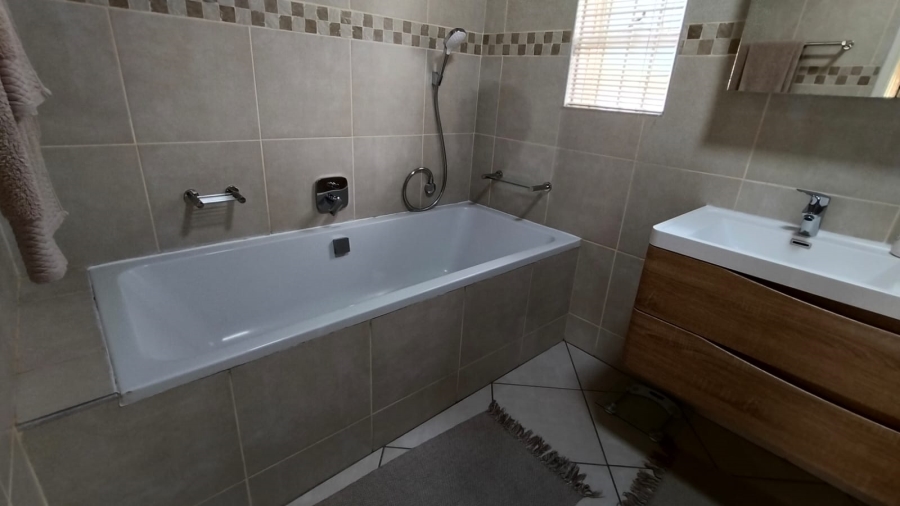 3 Bedroom Property for Sale in Kloofendal Gauteng