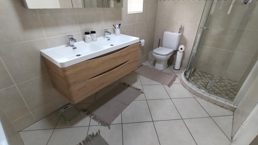 3 Bedroom Property for Sale in Kloofendal Gauteng