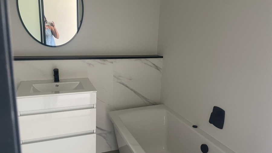 2 Bedroom Property for Sale in Waterfall Gauteng