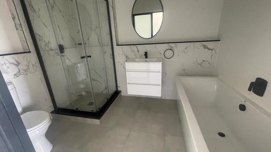 2 Bedroom Property for Sale in Waterfall Gauteng