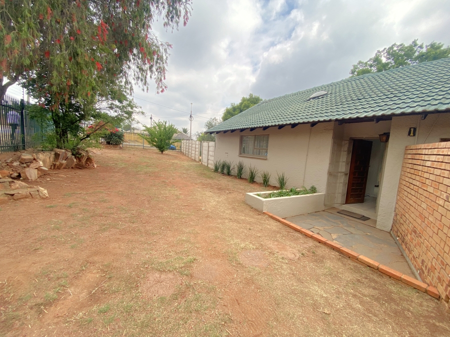 5 Bedroom Property for Sale in Wilro Park Gauteng