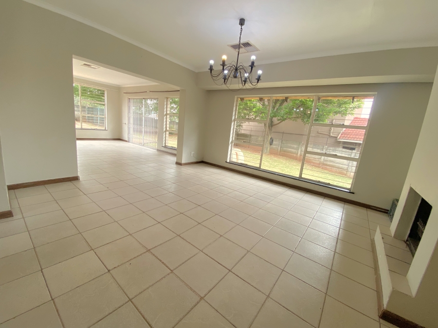 5 Bedroom Property for Sale in Wilro Park Gauteng