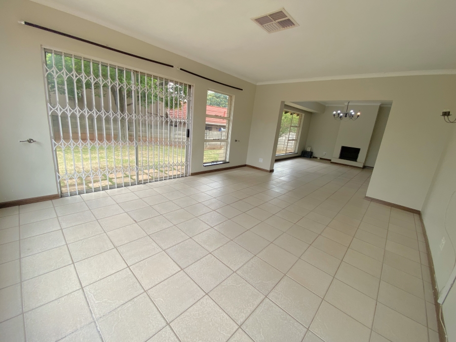 5 Bedroom Property for Sale in Wilro Park Gauteng