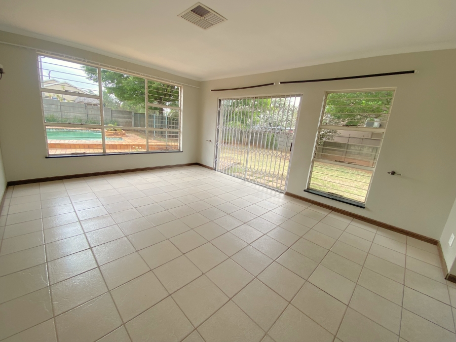 5 Bedroom Property for Sale in Wilro Park Gauteng