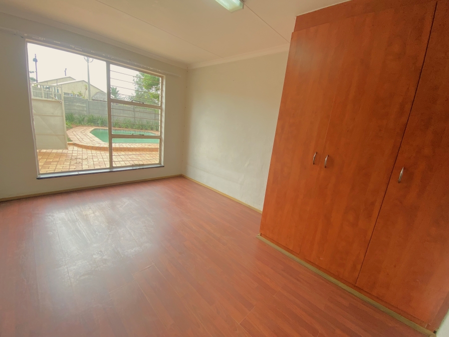 5 Bedroom Property for Sale in Wilro Park Gauteng