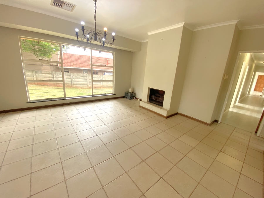 5 Bedroom Property for Sale in Wilro Park Gauteng