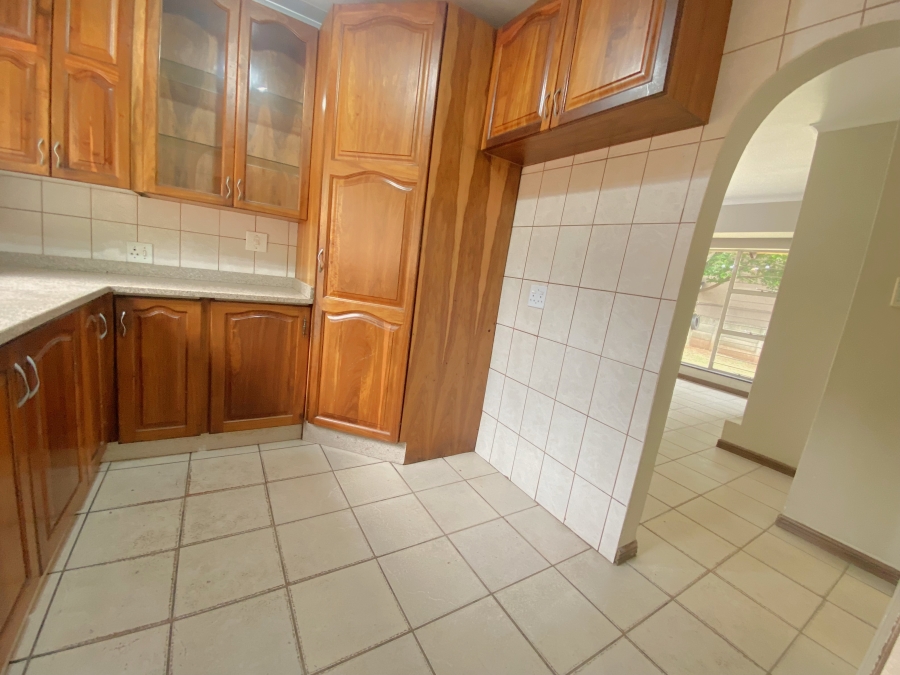 5 Bedroom Property for Sale in Wilro Park Gauteng