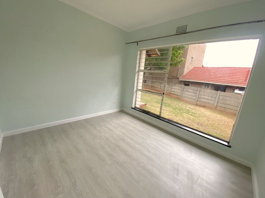 5 Bedroom Property for Sale in Wilro Park Gauteng