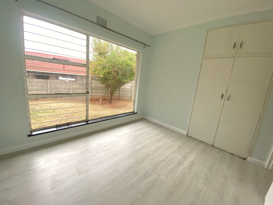 5 Bedroom Property for Sale in Wilro Park Gauteng
