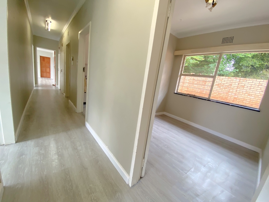 5 Bedroom Property for Sale in Wilro Park Gauteng