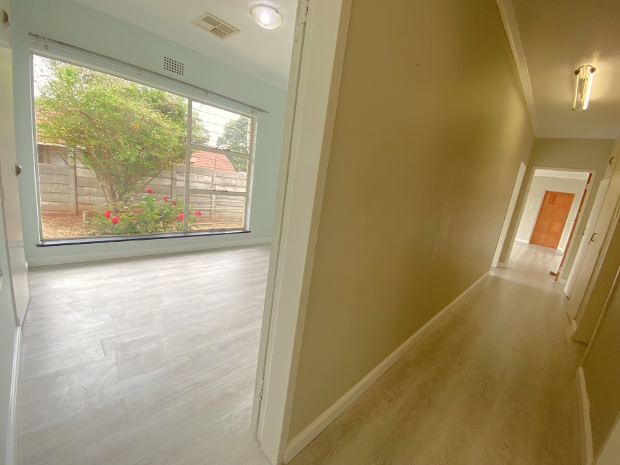 5 Bedroom Property for Sale in Wilro Park Gauteng