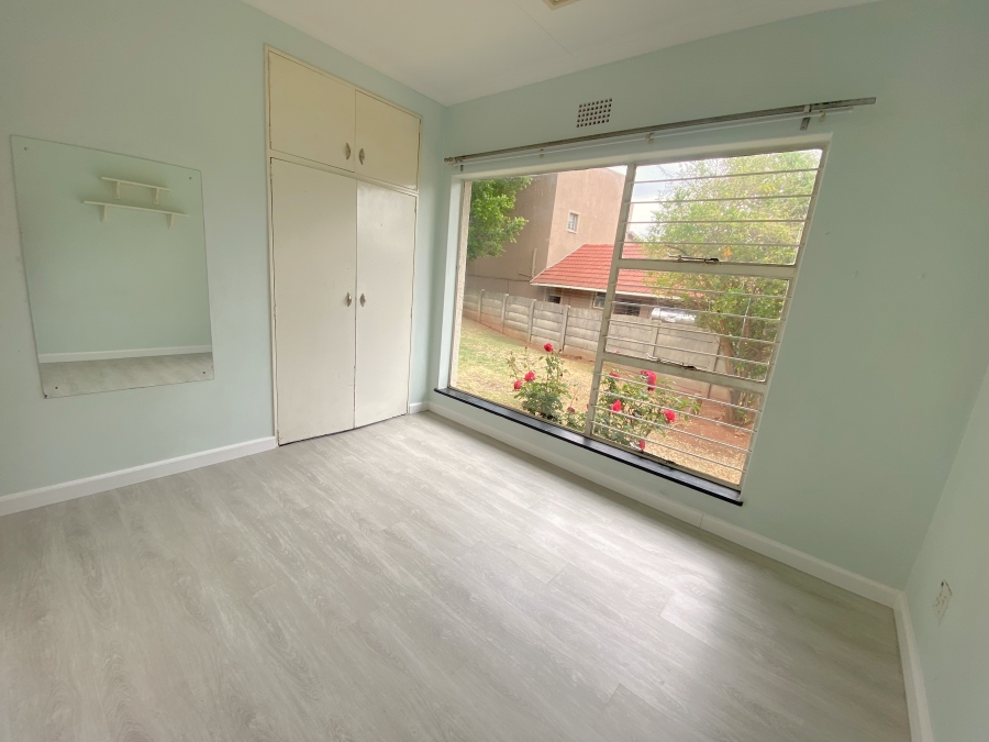 5 Bedroom Property for Sale in Wilro Park Gauteng